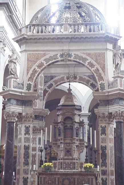 Main altar in Santo Spirito