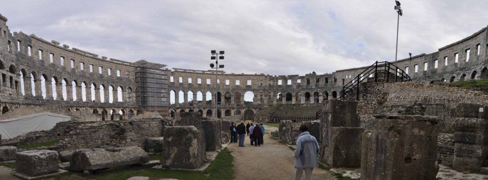 Pula: amphitheater